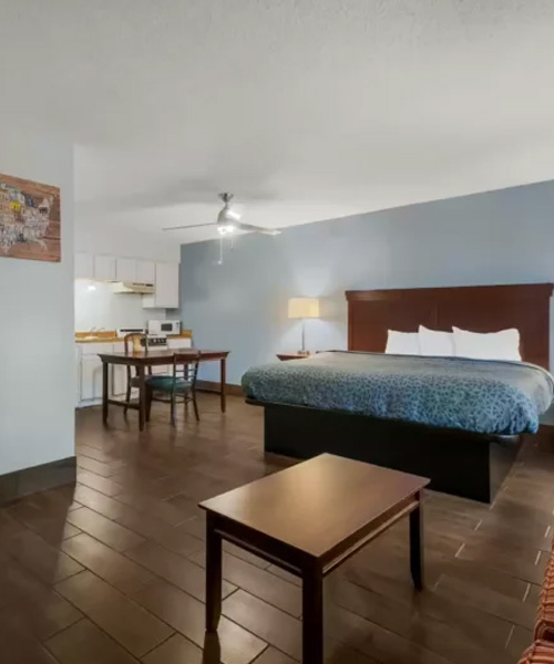 Econo lodge inn & suites 1 King Bed, 1 Bedroom Suite 